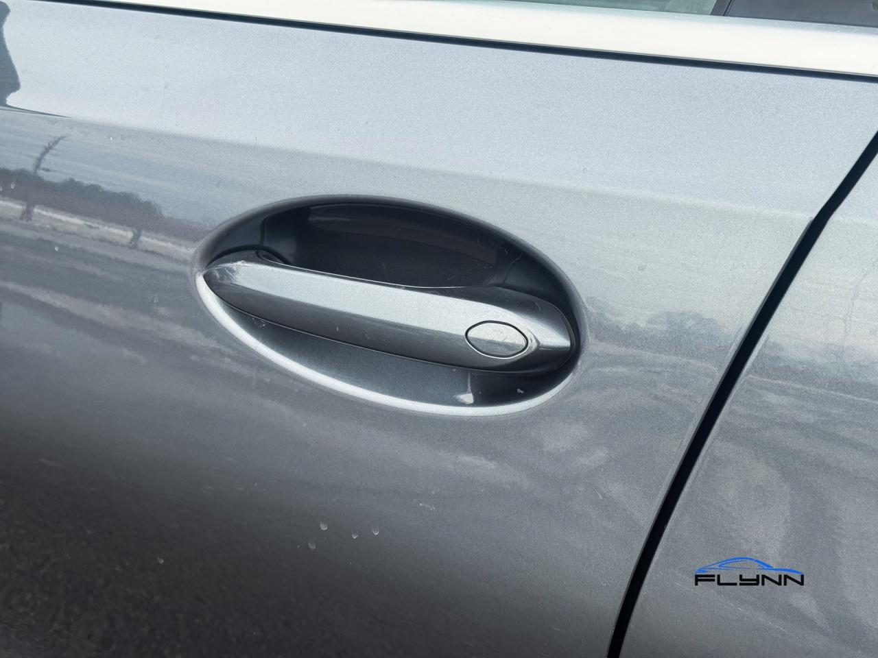 2021 BMW 3 Series 330e xDrive Plug-in Hybrid! Rare! Photo