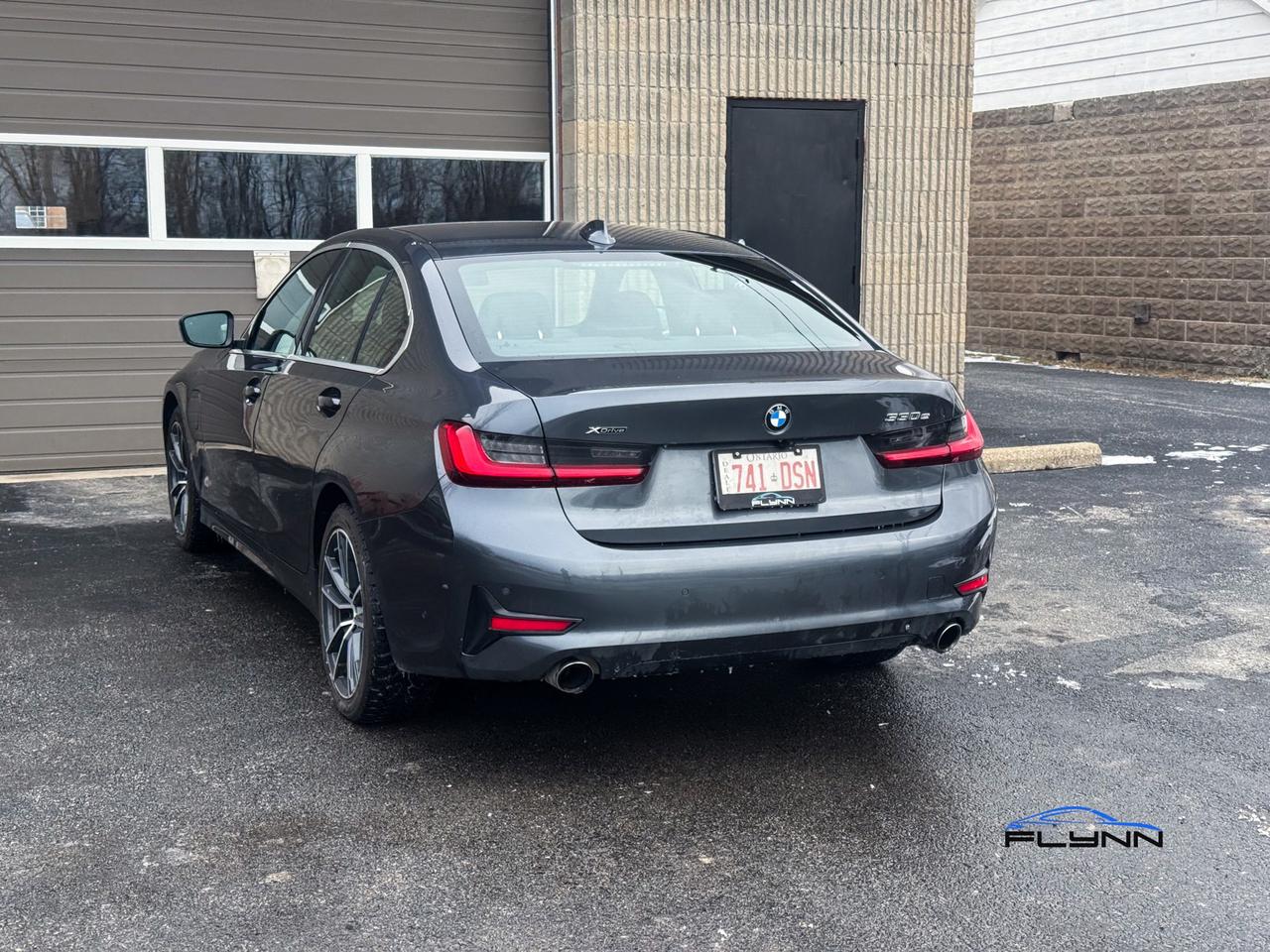 2021 BMW 3 Series 330e xDrive Plug-in Hybrid! Rare! Photo