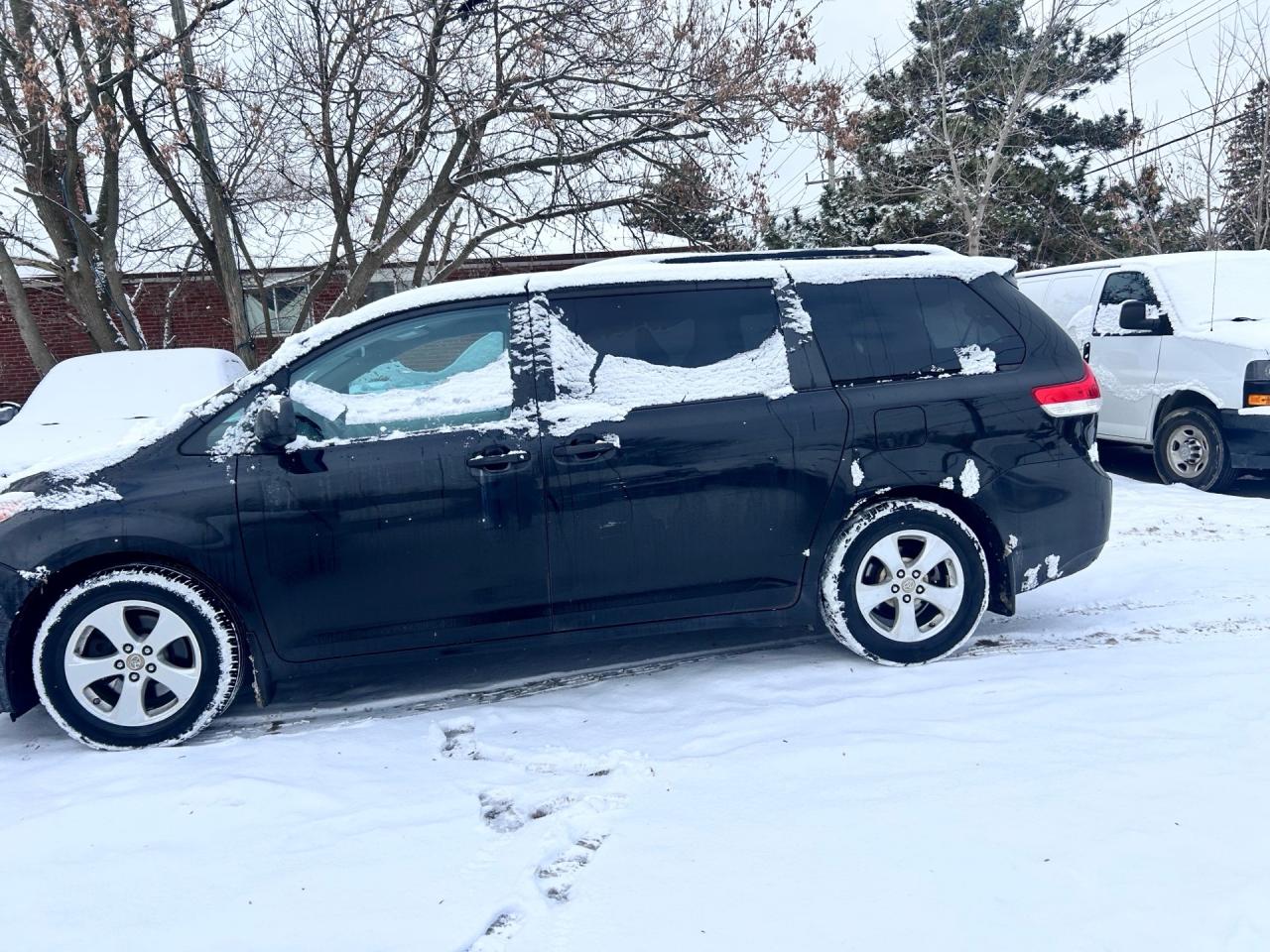 2011 Toyota Sienna 5dr V6 7-Pass FWD Photo