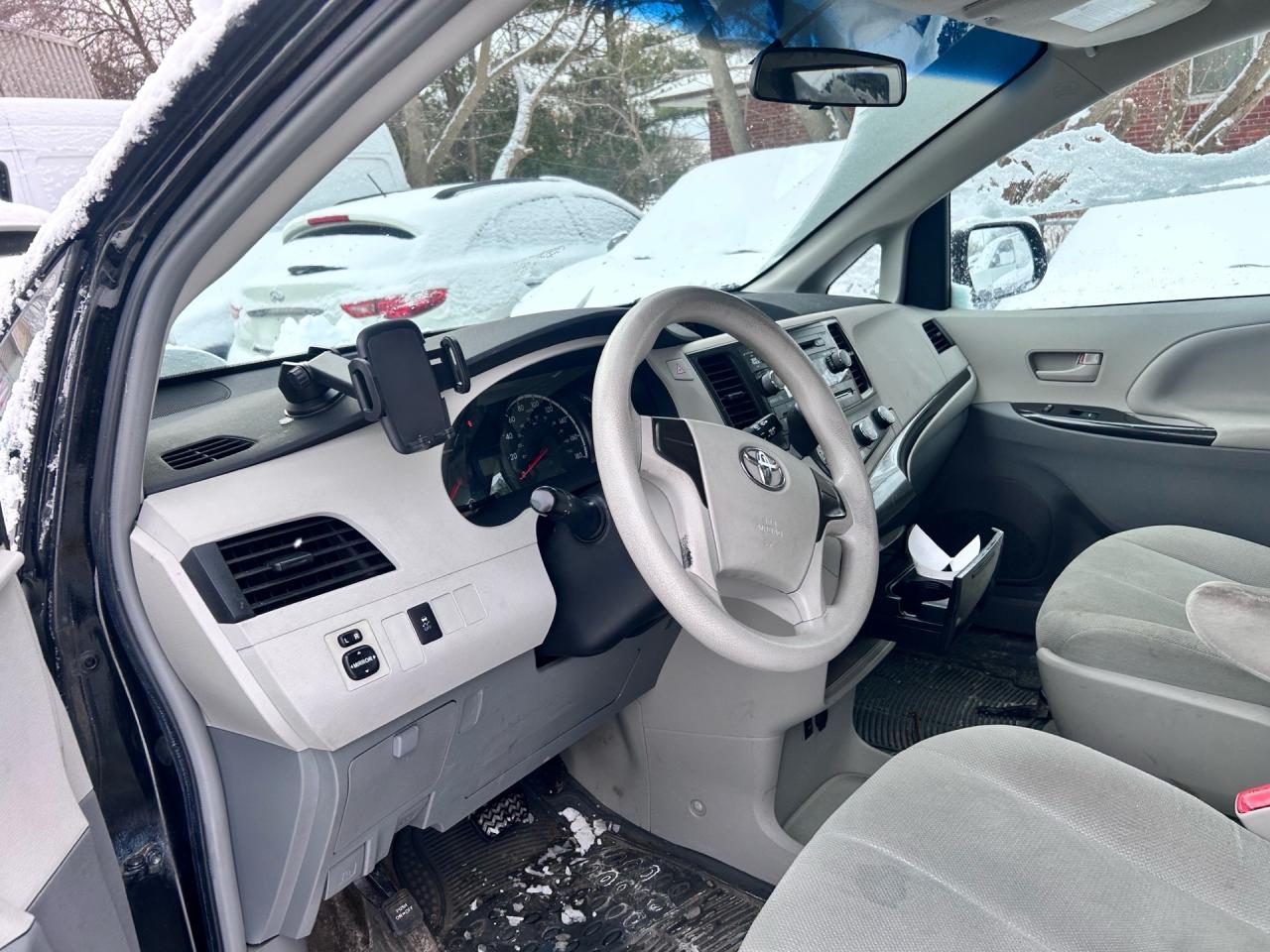 2011 Toyota Sienna 5dr V6 7-Pass FWD Photo