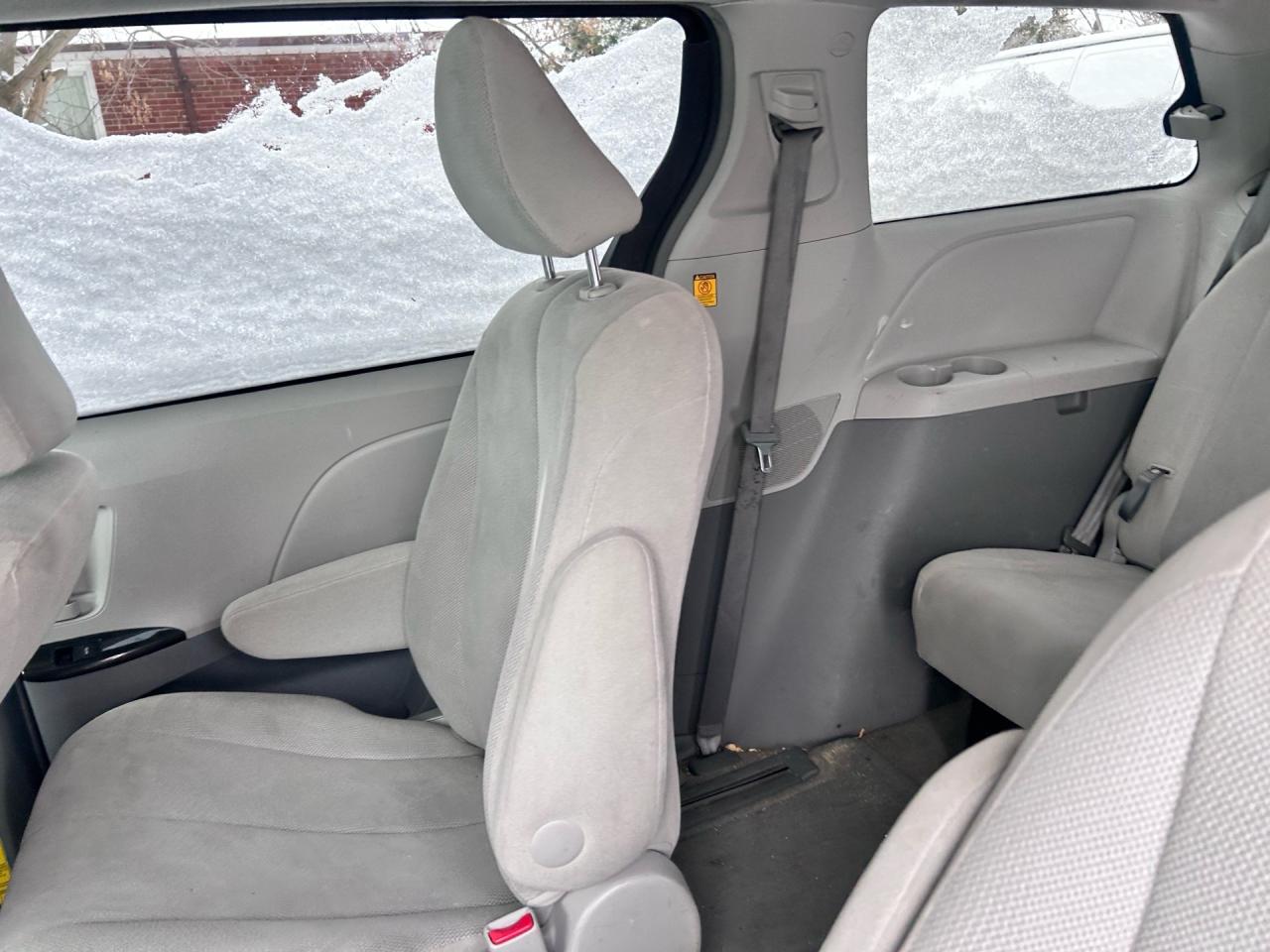 2011 Toyota Sienna 5dr V6 7-Pass FWD Photo