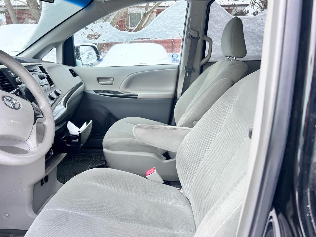 2011 Toyota Sienna 5dr V6 7-Pass FWD Photo