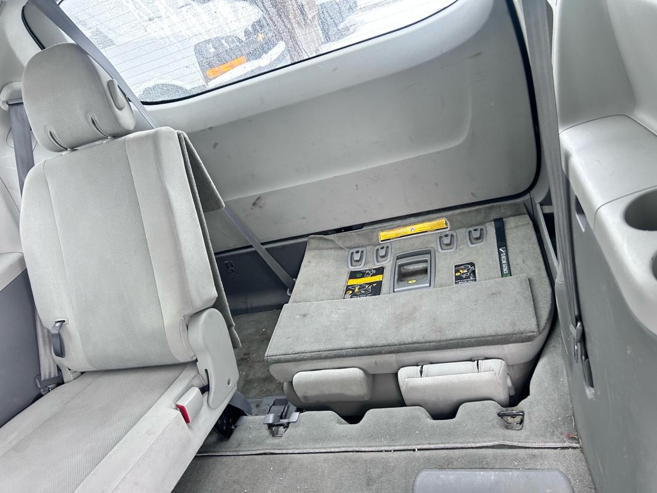 2011 Toyota Sienna 5dr V6 7-Pass FWD Photo