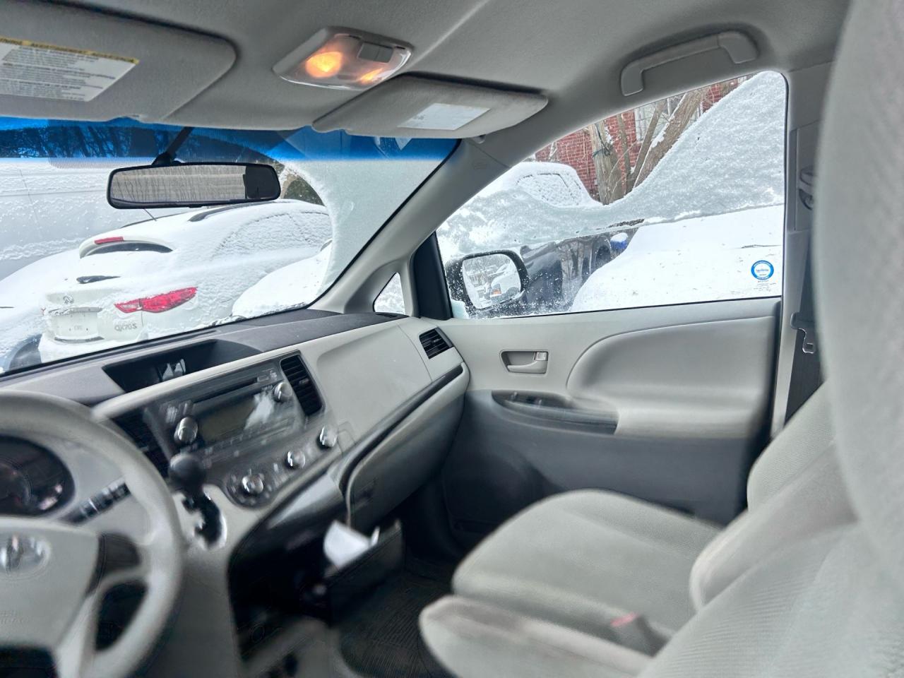 2011 Toyota Sienna 5dr V6 7-Pass FWD Photo