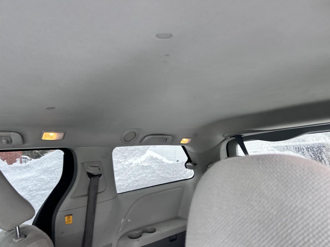 2011 Toyota Sienna 5dr V6 7-Pass FWD Photo