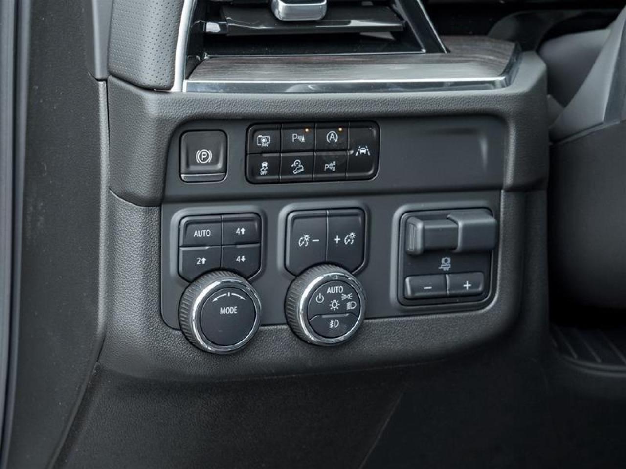 2025 Chevrolet Suburban Premier 4dr 4x4 Photo