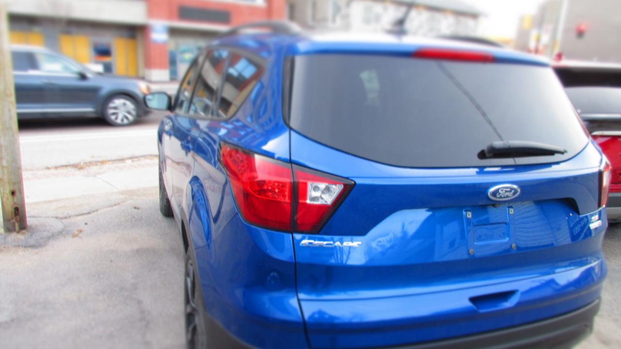 2019 Ford Escape SE 4dr 4x4 Photo4