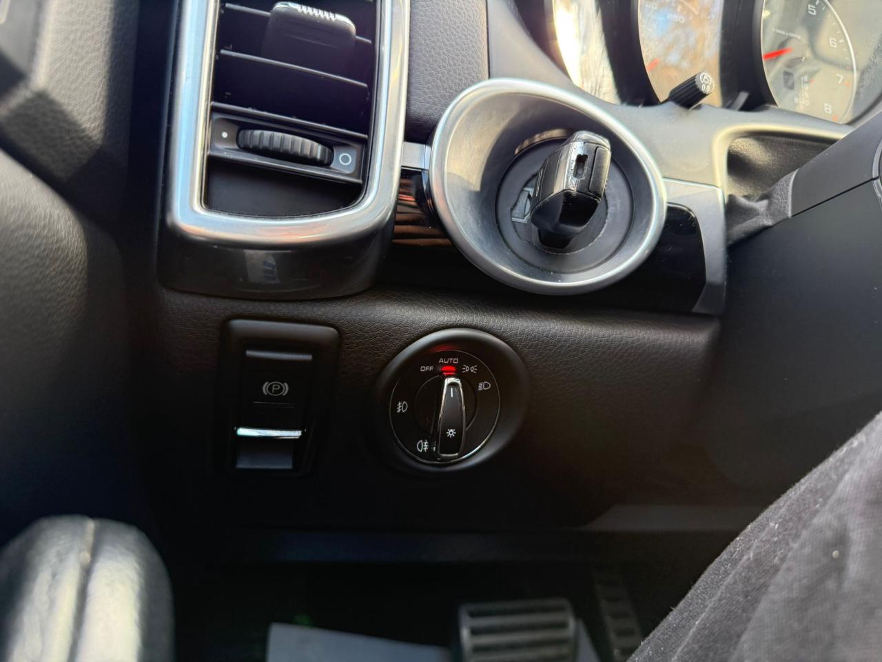 2015 Porsche Cayenne S - AWD - UPGRADED WHEEL PACKAGE - BOSE SOUND SYST Photo