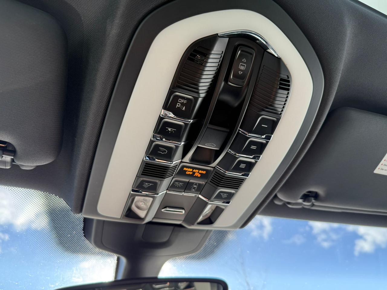 2015 Porsche Cayenne S - AWD - UPGRADED WHEEL PACKAGE - BOSE SOUND SYST Photo