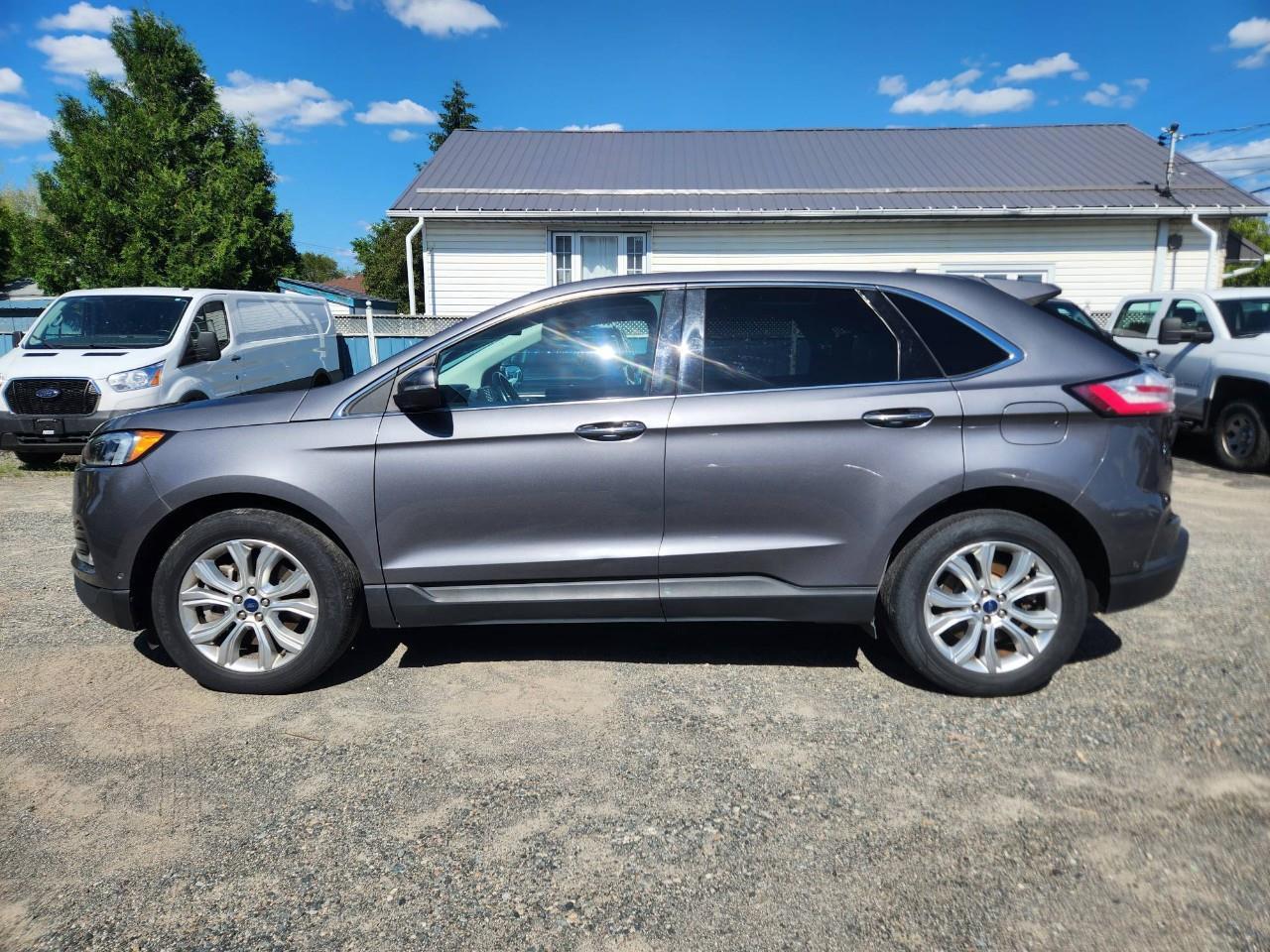 2021 Ford Edge TITANIUM 4DR ALL-WHEEL DRIVE Photo3
