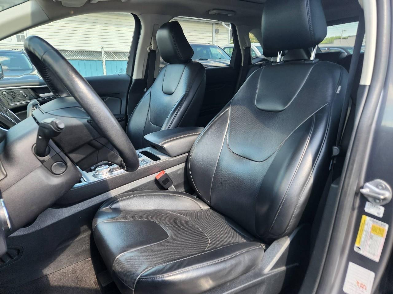 2021 Ford Edge TITANIUM 4DR ALL-WHEEL DRIVE Photo