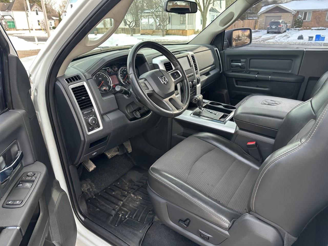 2011 RAM 1500 2WD Regular Cab 6.4 Ft Box R/T Photo