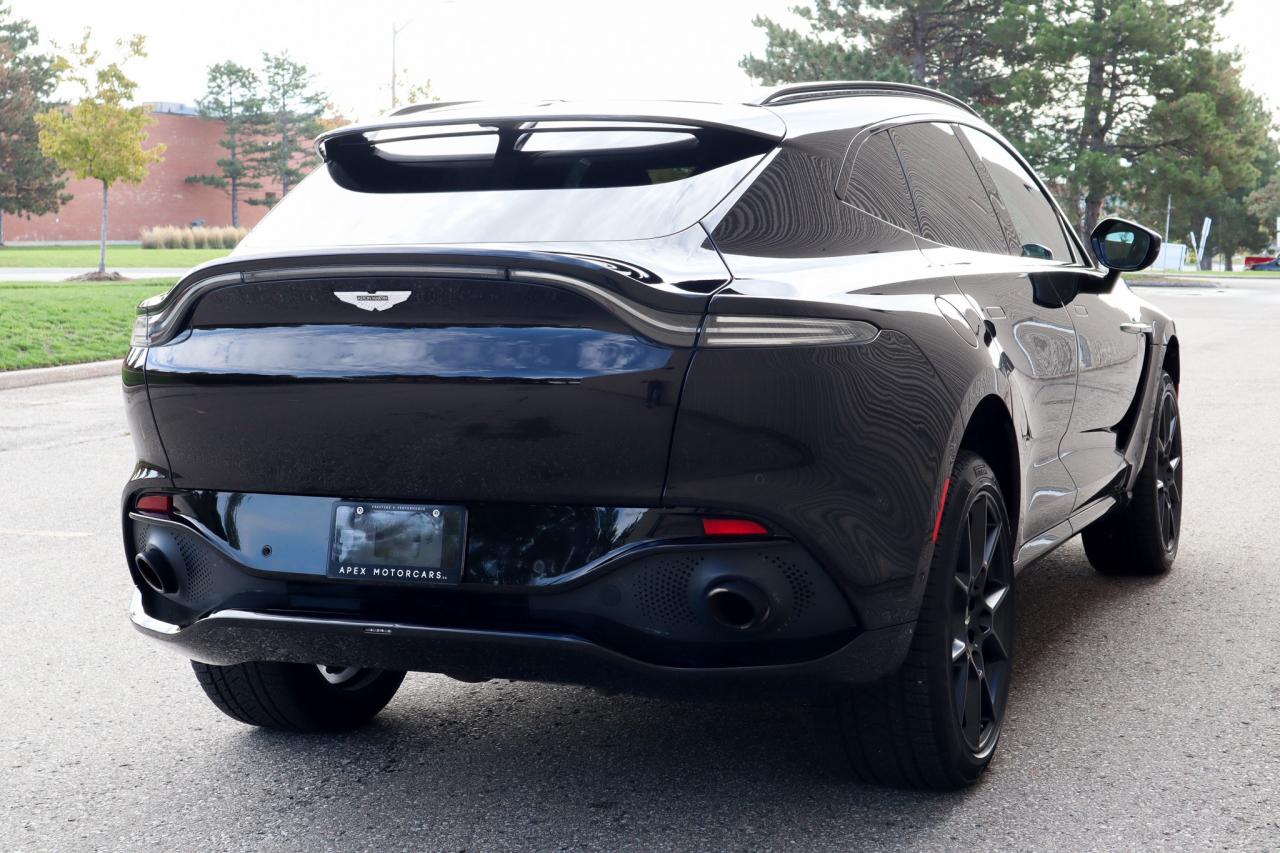2021 Aston Martin DBX  Photo