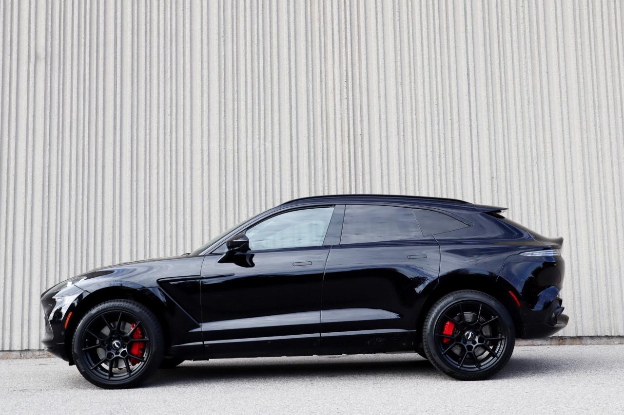 2021 Aston Martin DBX  Photo