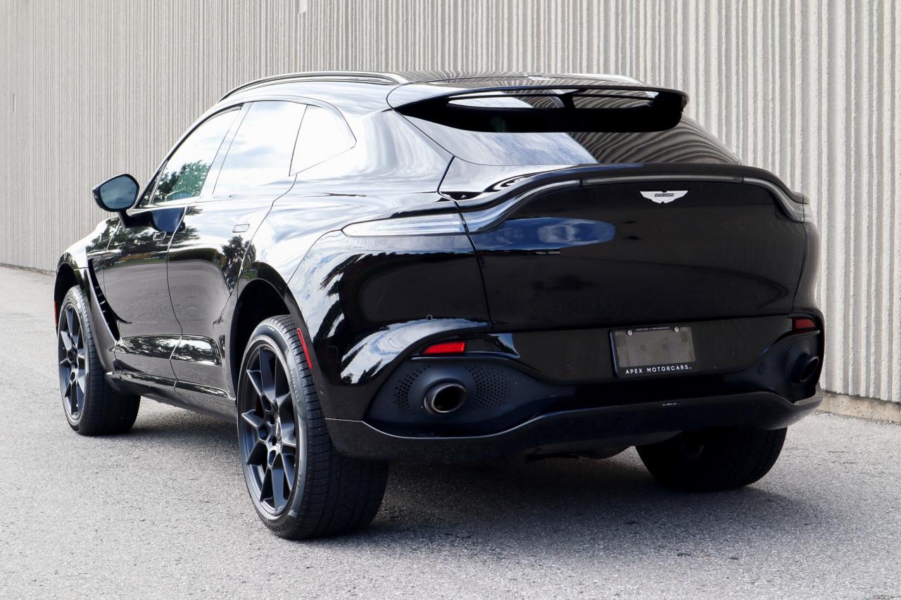 2021 Aston Martin DBX  Photo