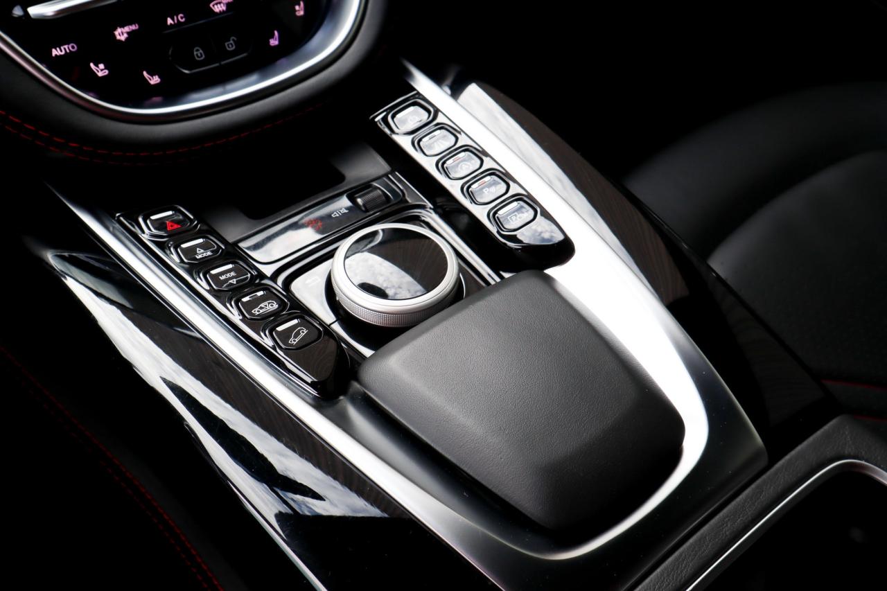 2021 Aston Martin DBX  Photo