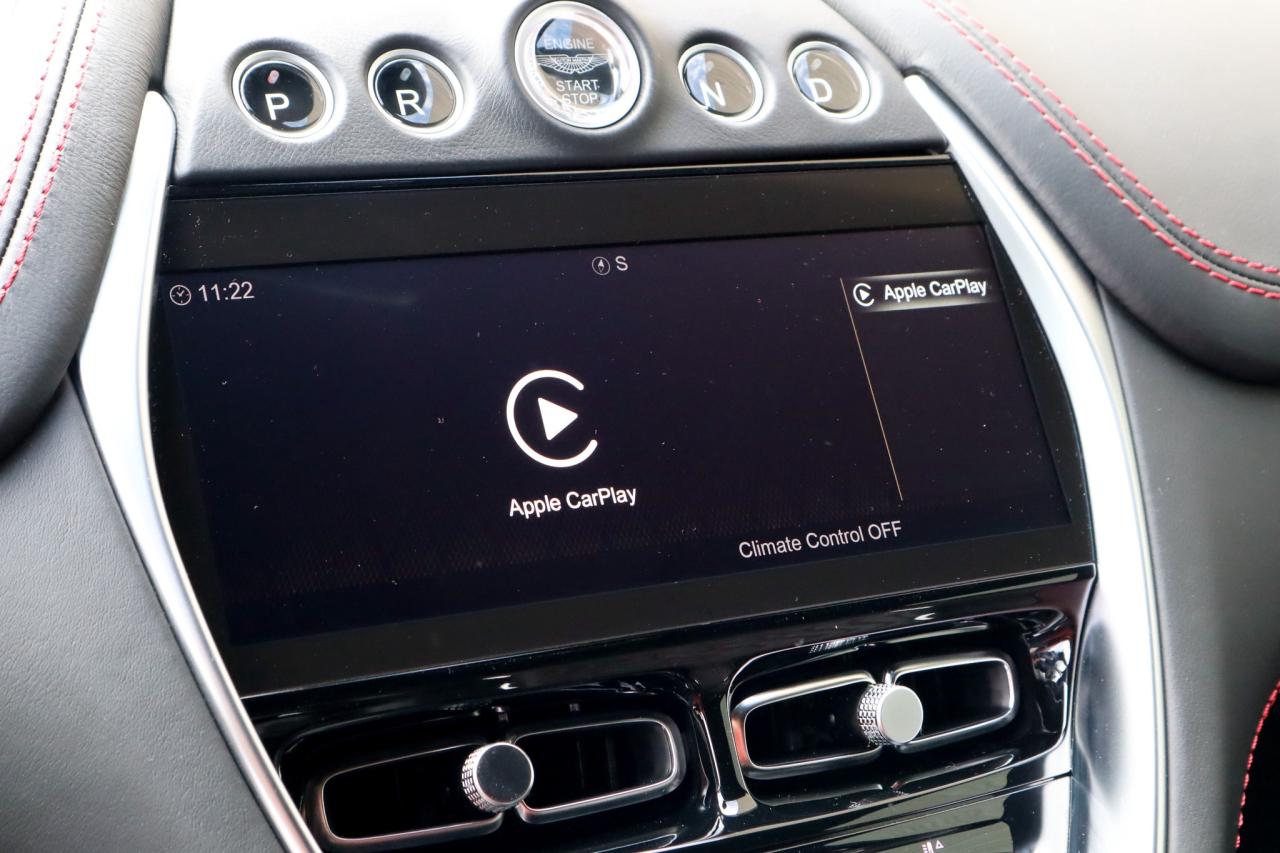 2021 Aston Martin DBX  Photo