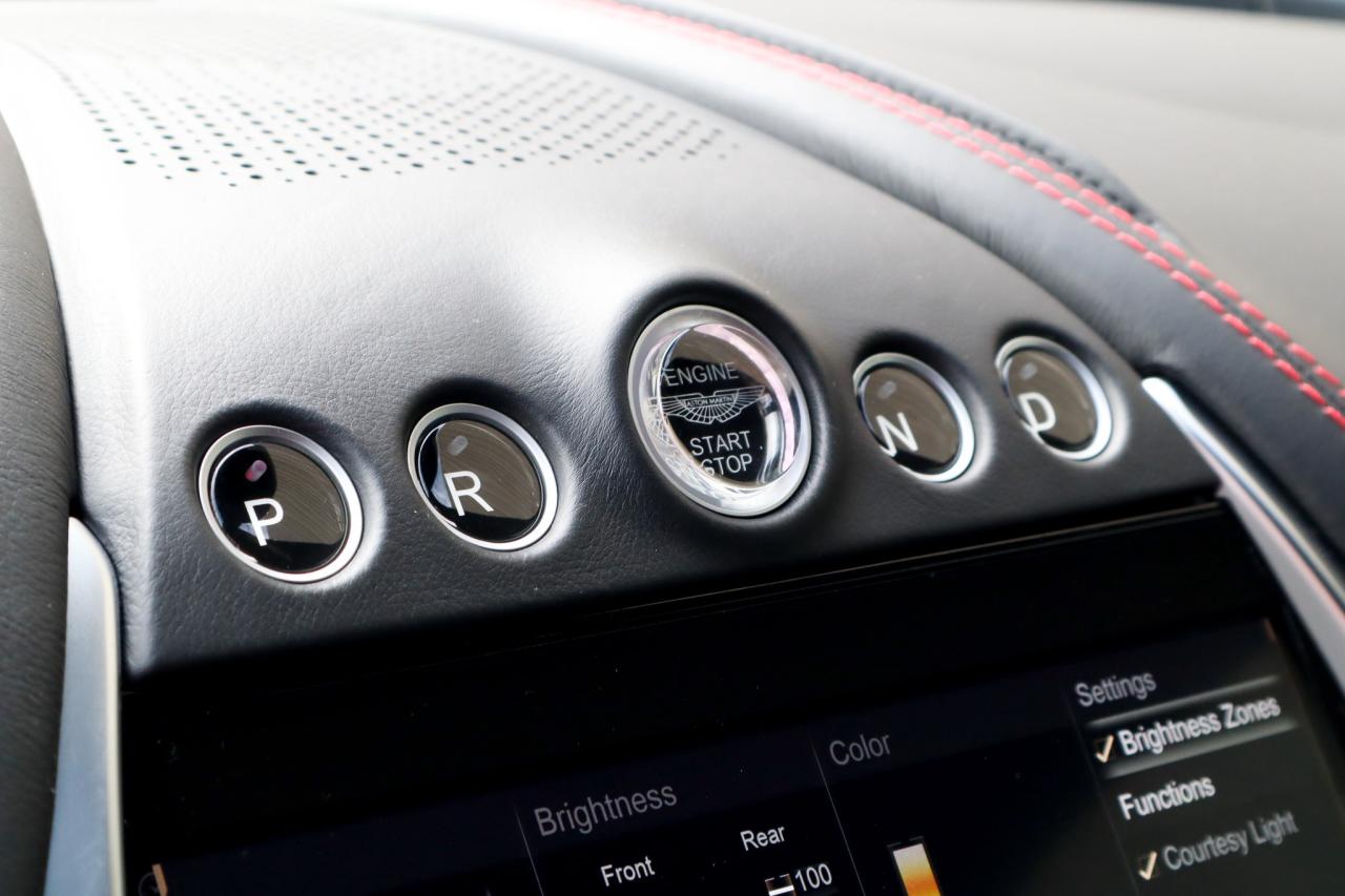 2021 Aston Martin DBX  Photo