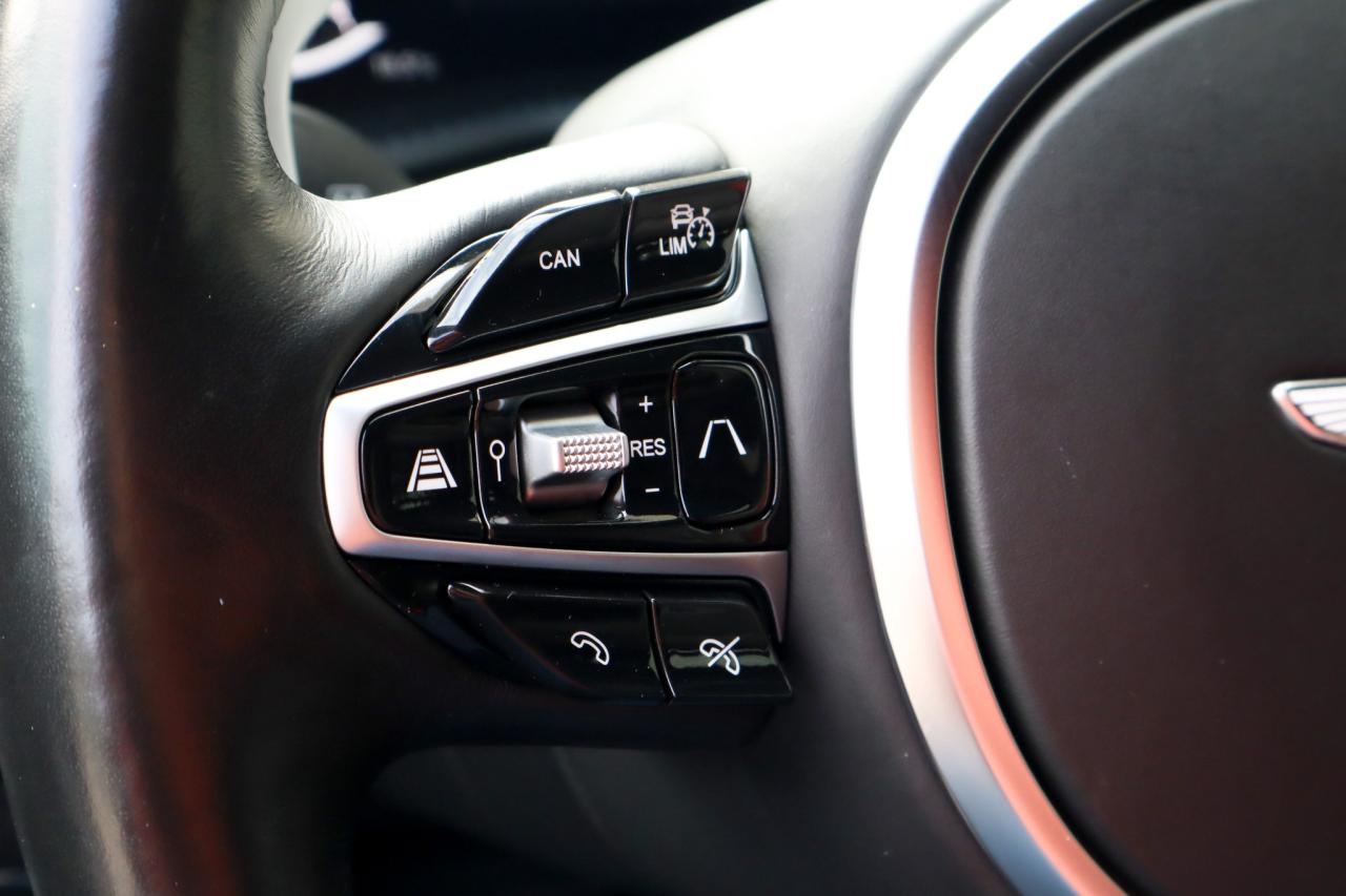 2021 Aston Martin DBX  Photo