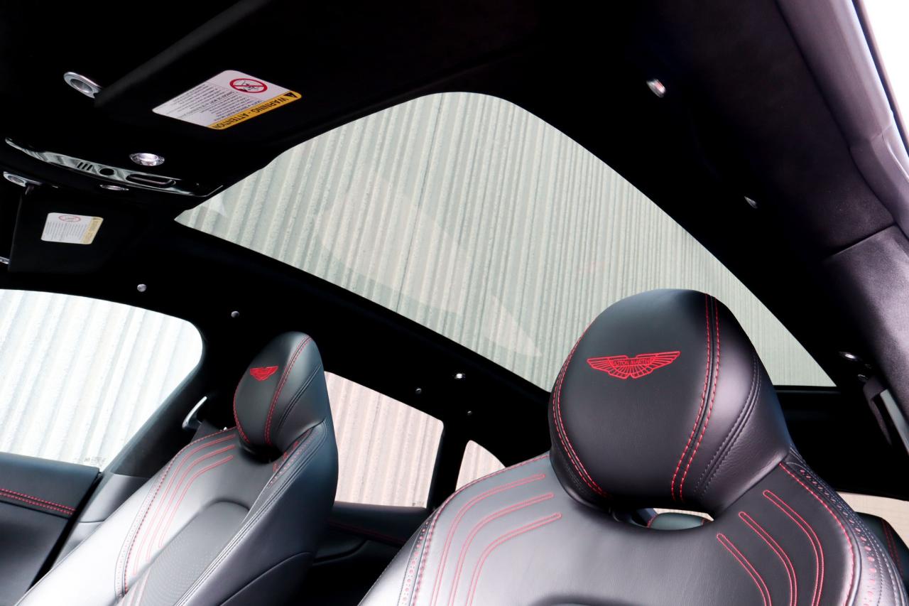 2021 Aston Martin DBX  Photo