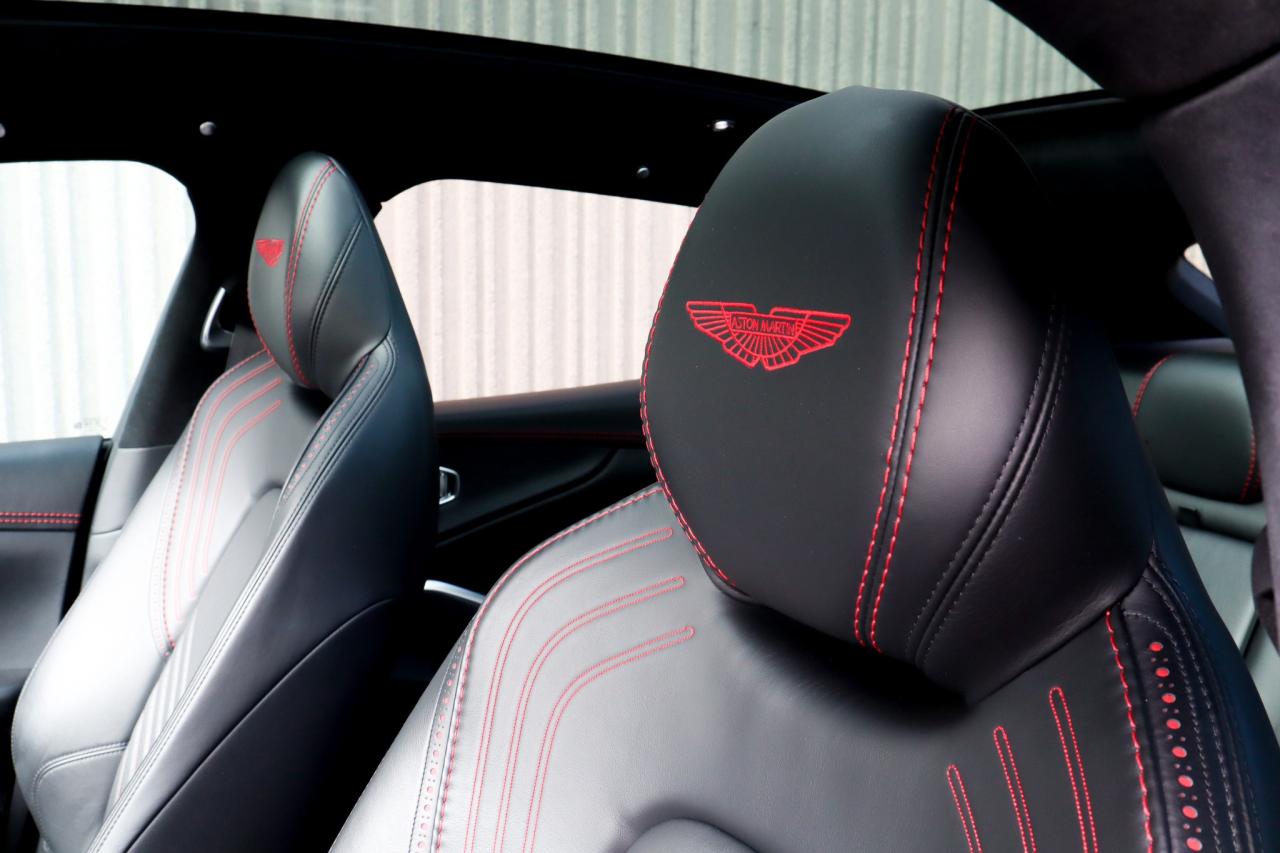 2021 Aston Martin DBX  Photo