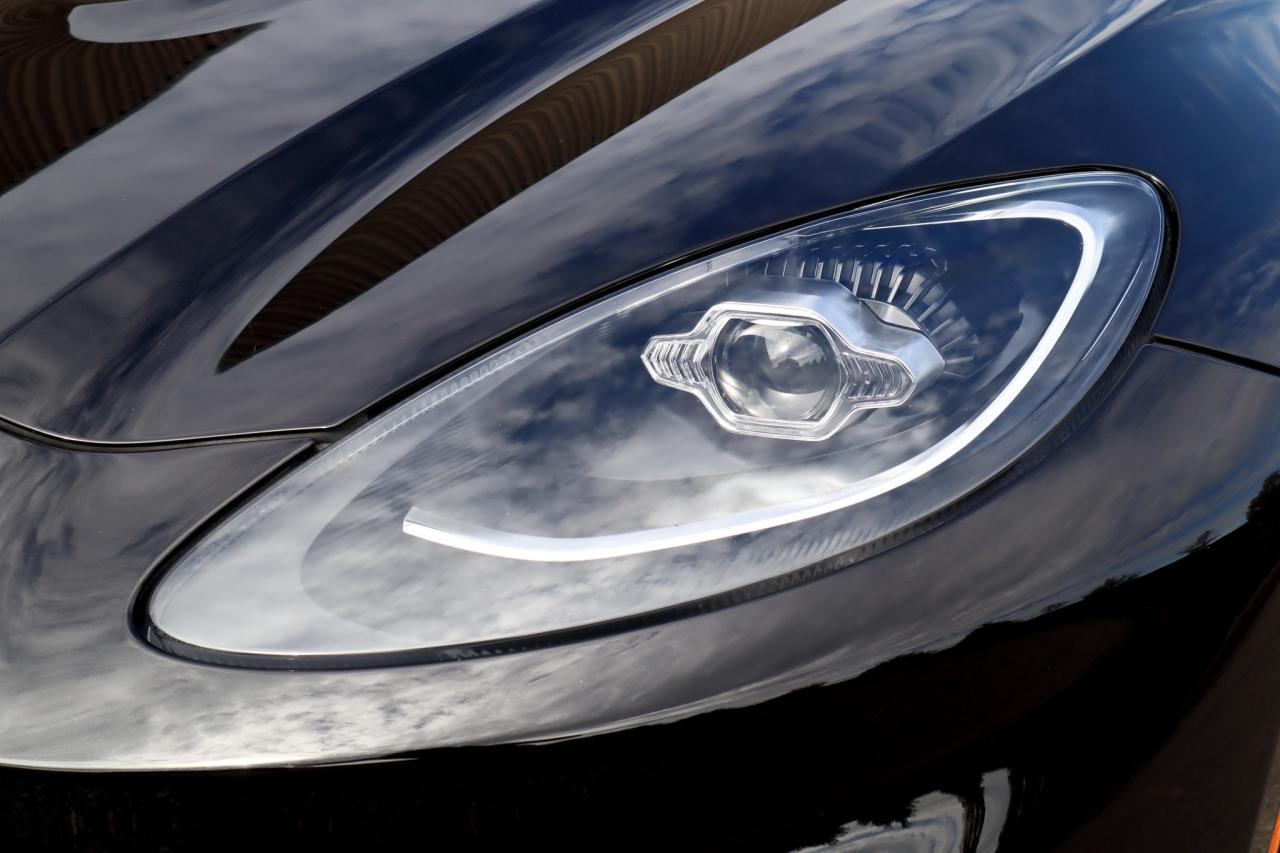 2021 Aston Martin DBX  Photo