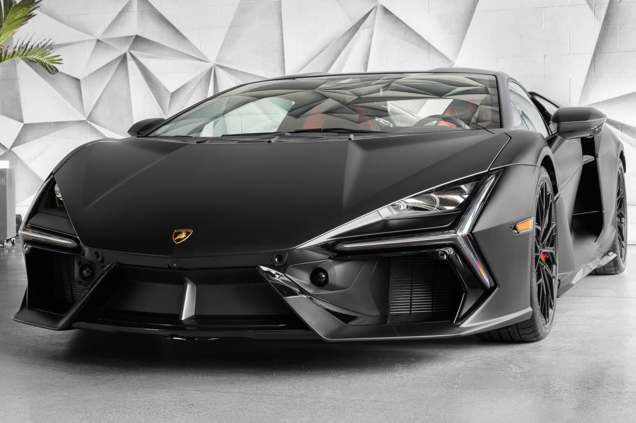 2024 Lamborghini Revuelto  Photo