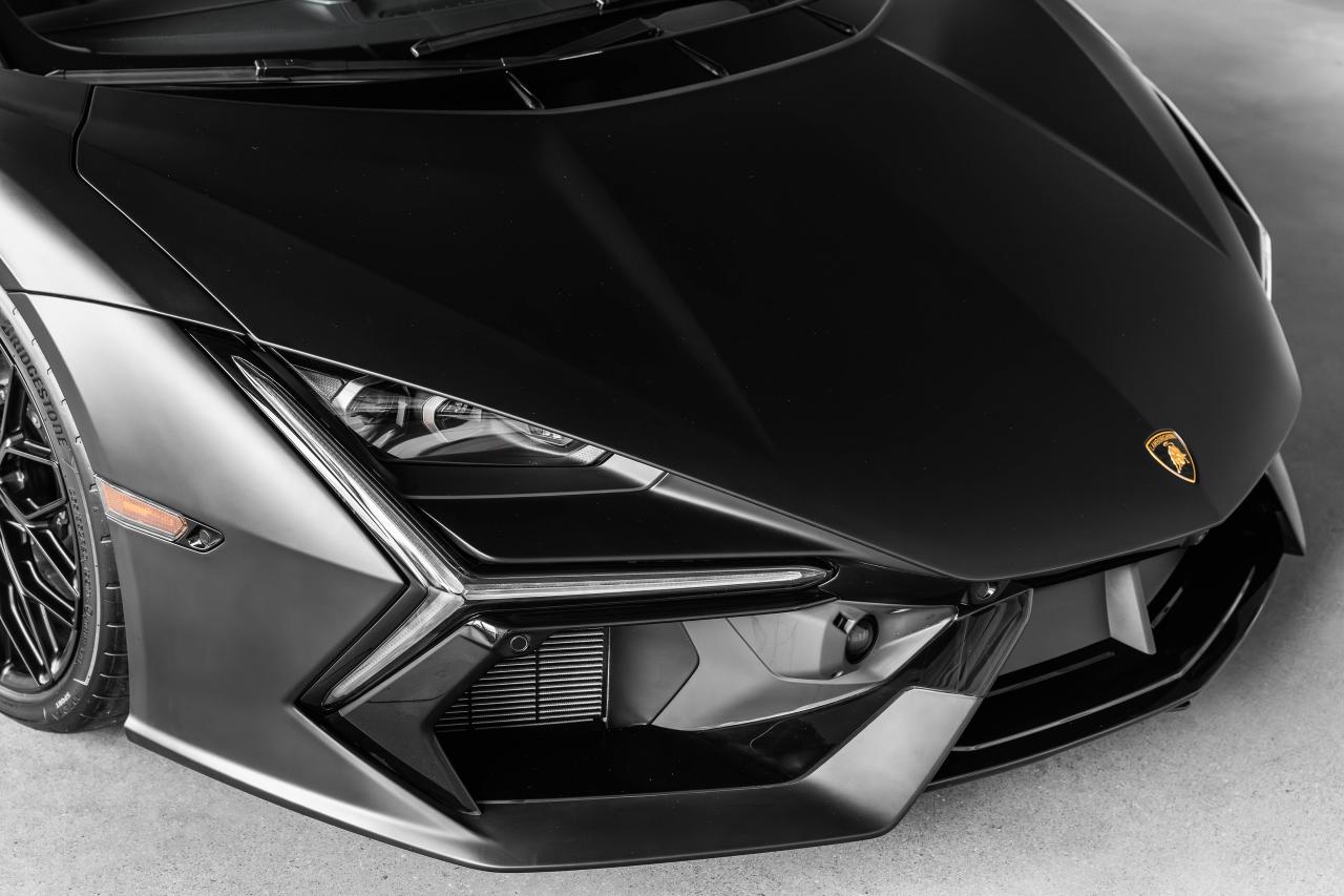 2024 Lamborghini Revuelto  Photo