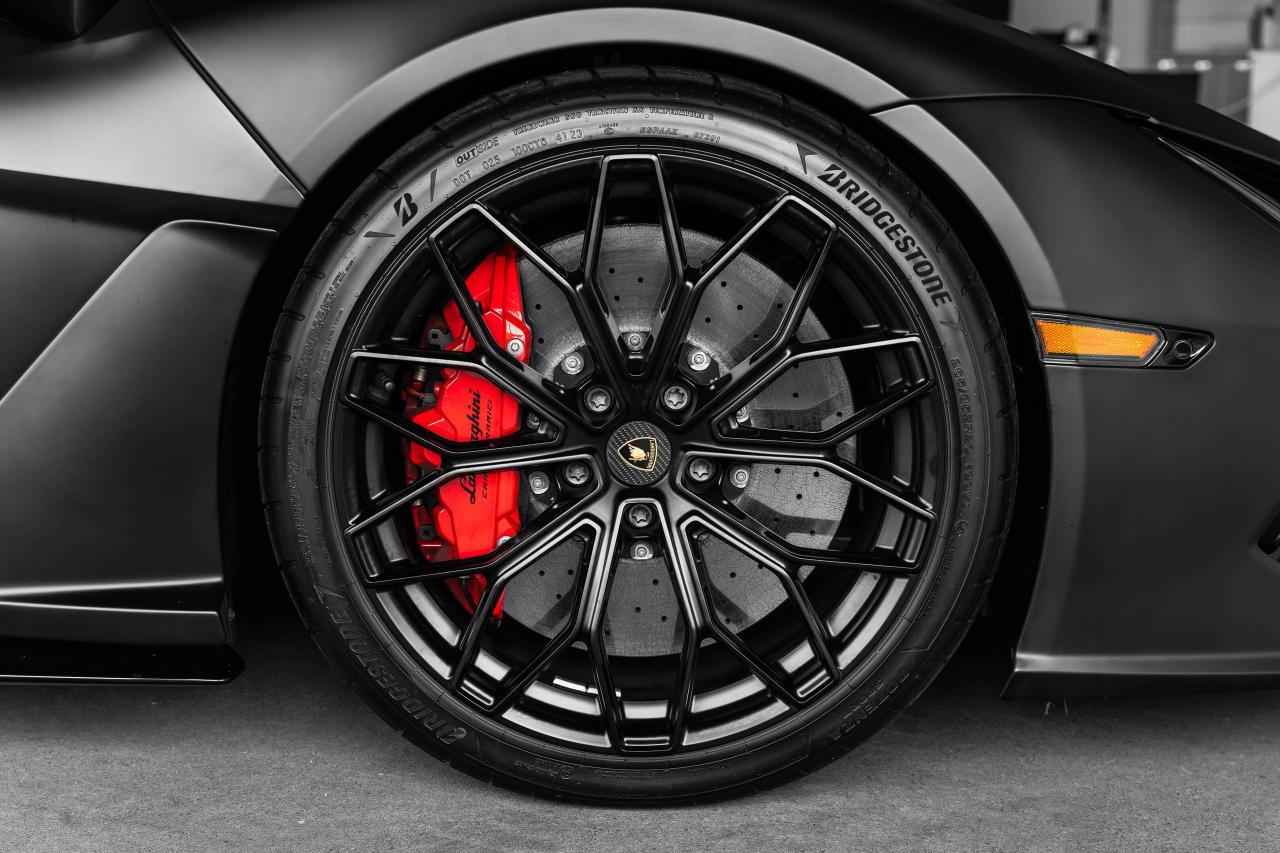 2024 Lamborghini Revuelto  Photo