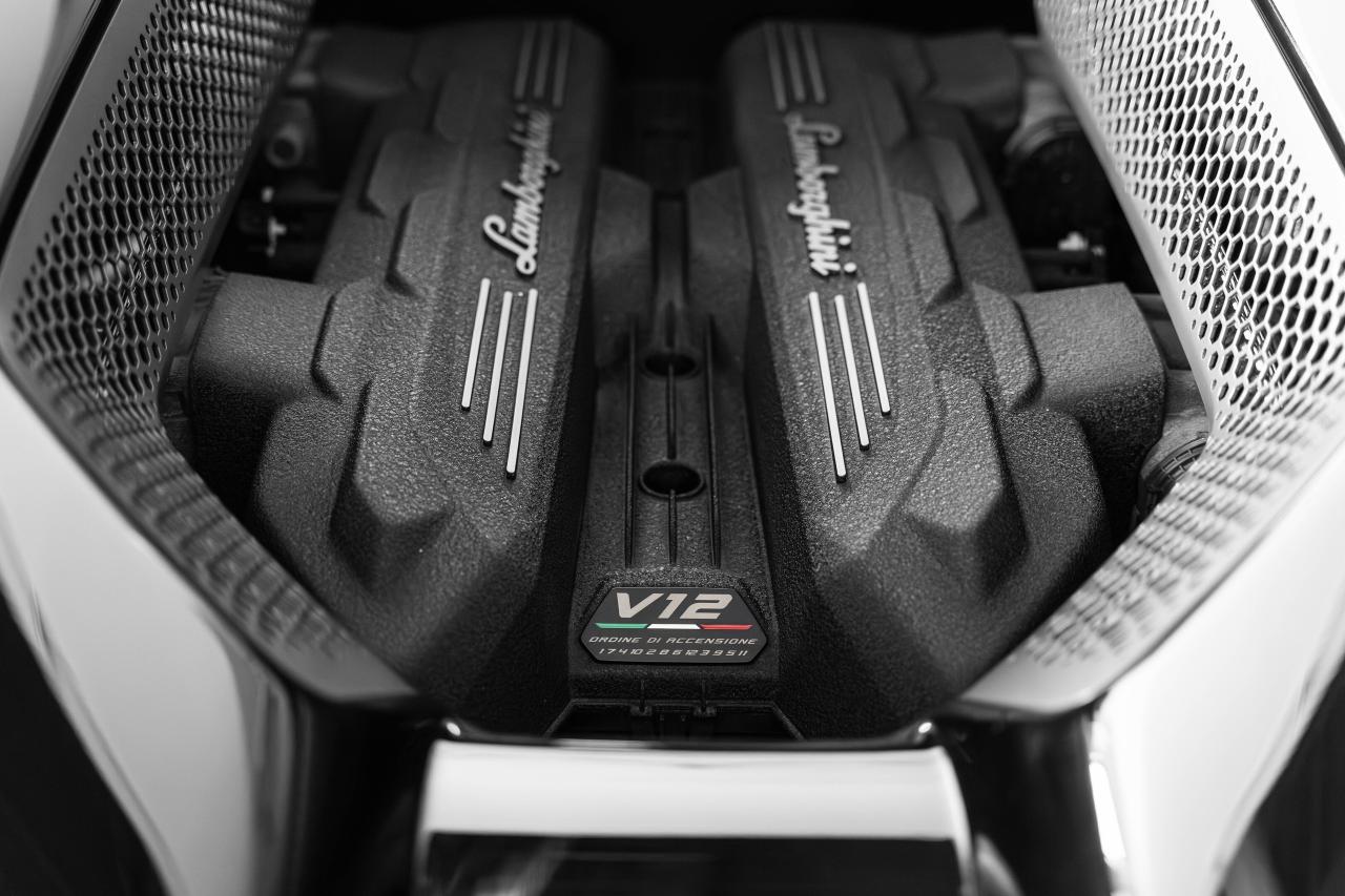 2024 Lamborghini Revuelto  Photo