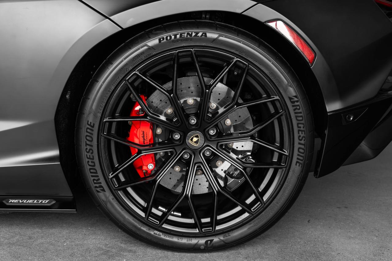 2024 Lamborghini Revuelto  Photo