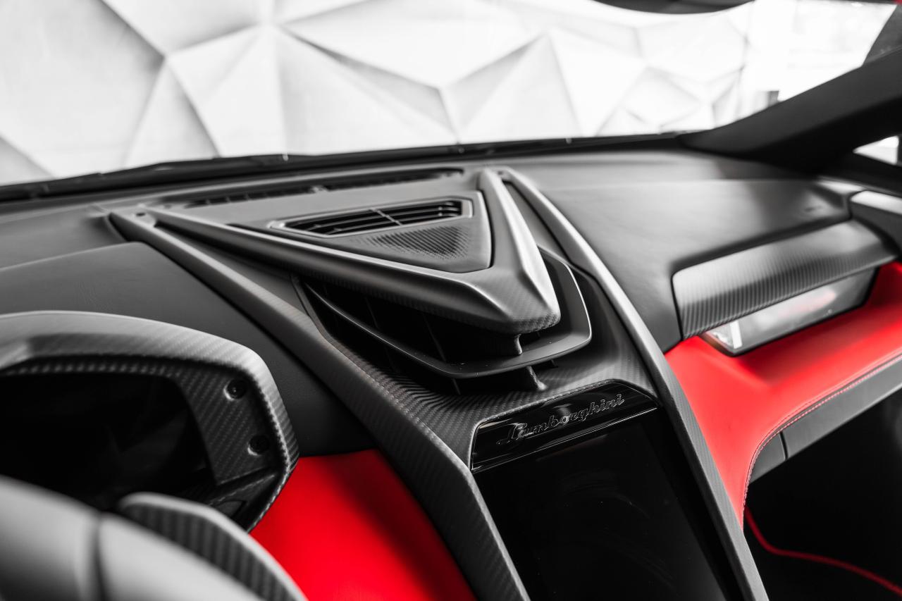 2024 Lamborghini Revuelto  Photo