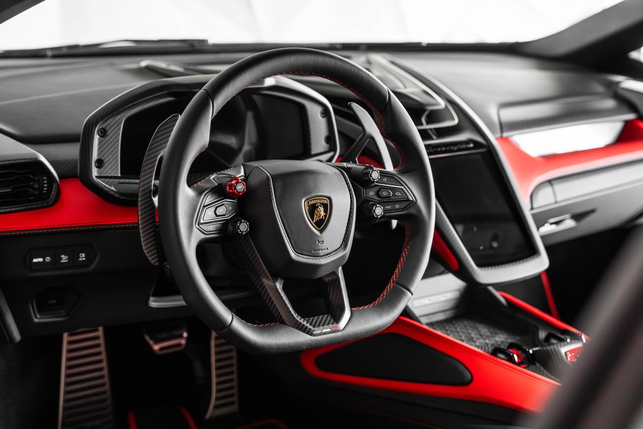 2024 Lamborghini Revuelto  Photo