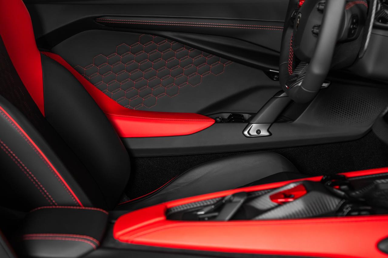 2024 Lamborghini Revuelto  Photo