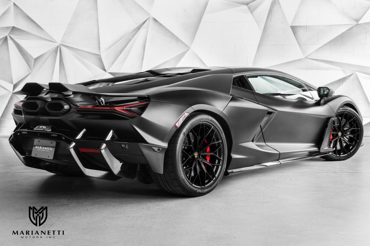 2024 Lamborghini Revuelto  Photo