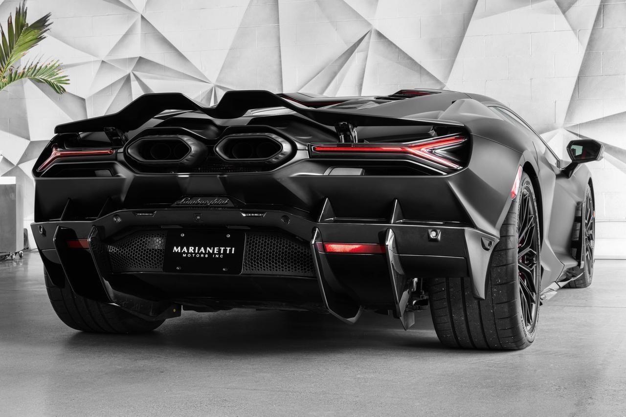 2024 Lamborghini Revuelto  Photo