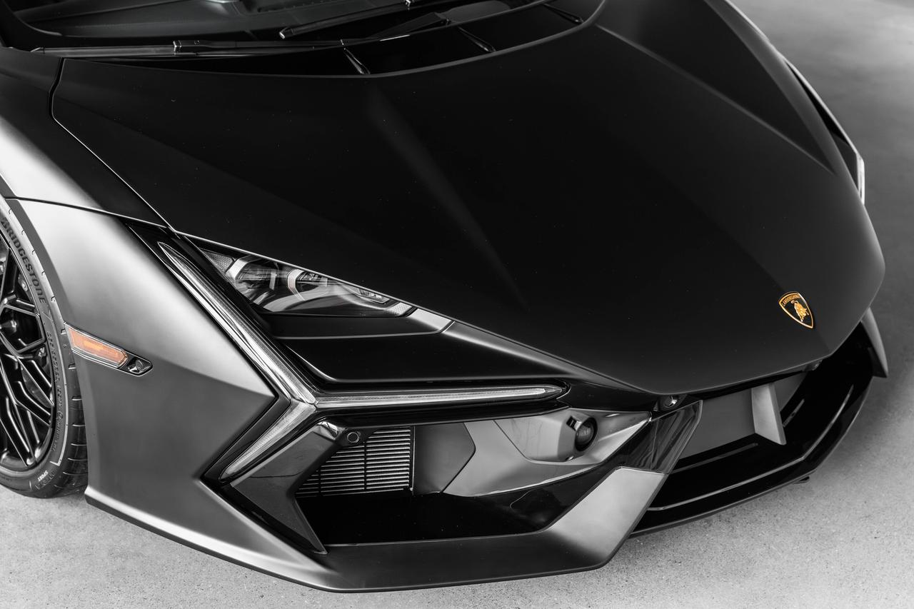 2024 Lamborghini Revuelto  Photo