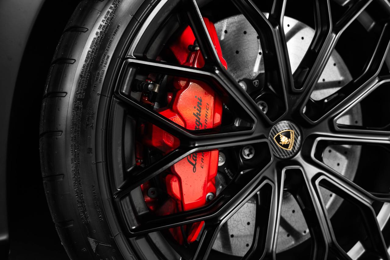 2024 Lamborghini Revuelto  Photo