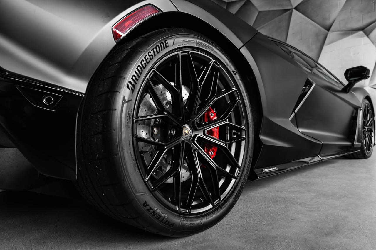 2024 Lamborghini Revuelto  Photo