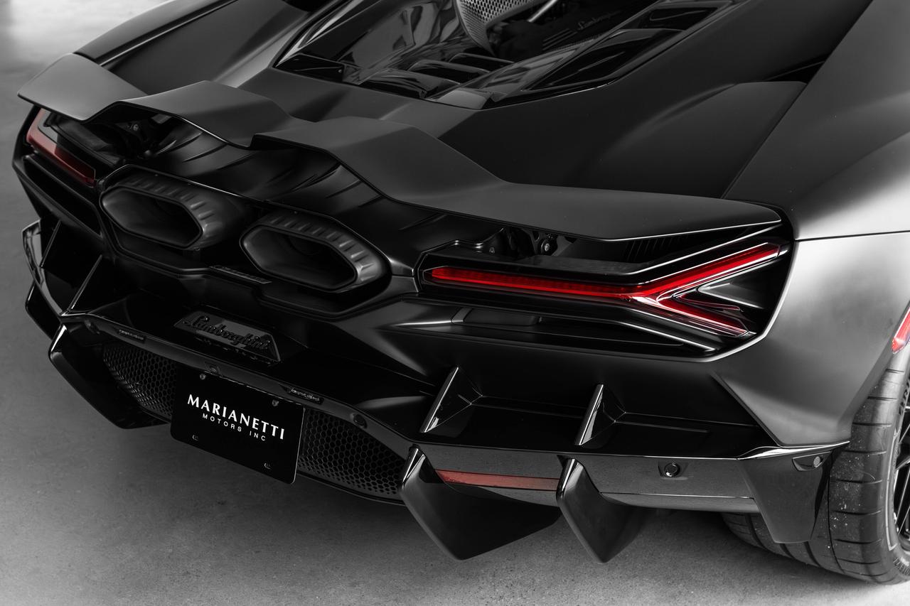 2024 Lamborghini Revuelto  Photo