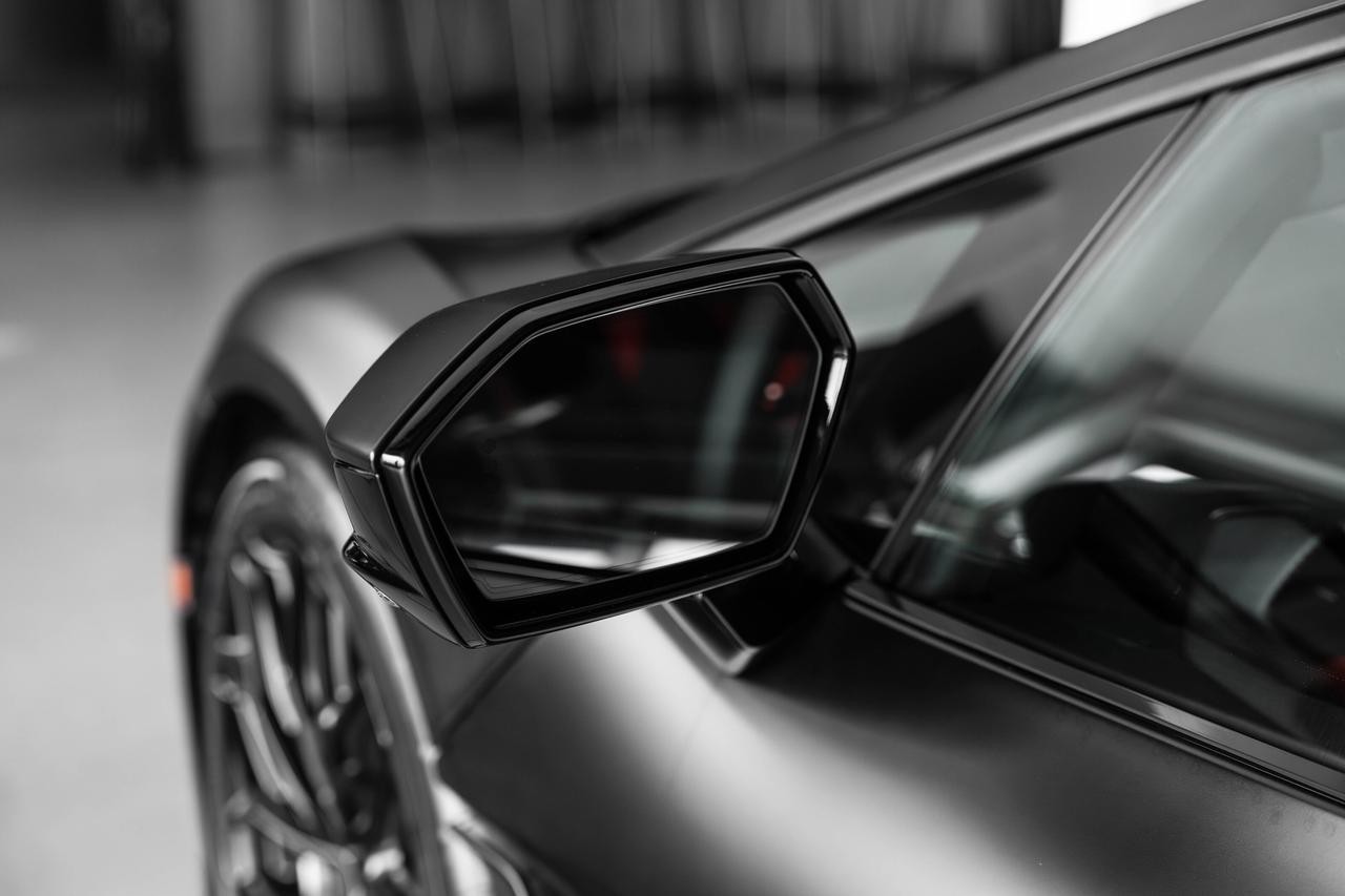 2024 Lamborghini Revuelto  Photo