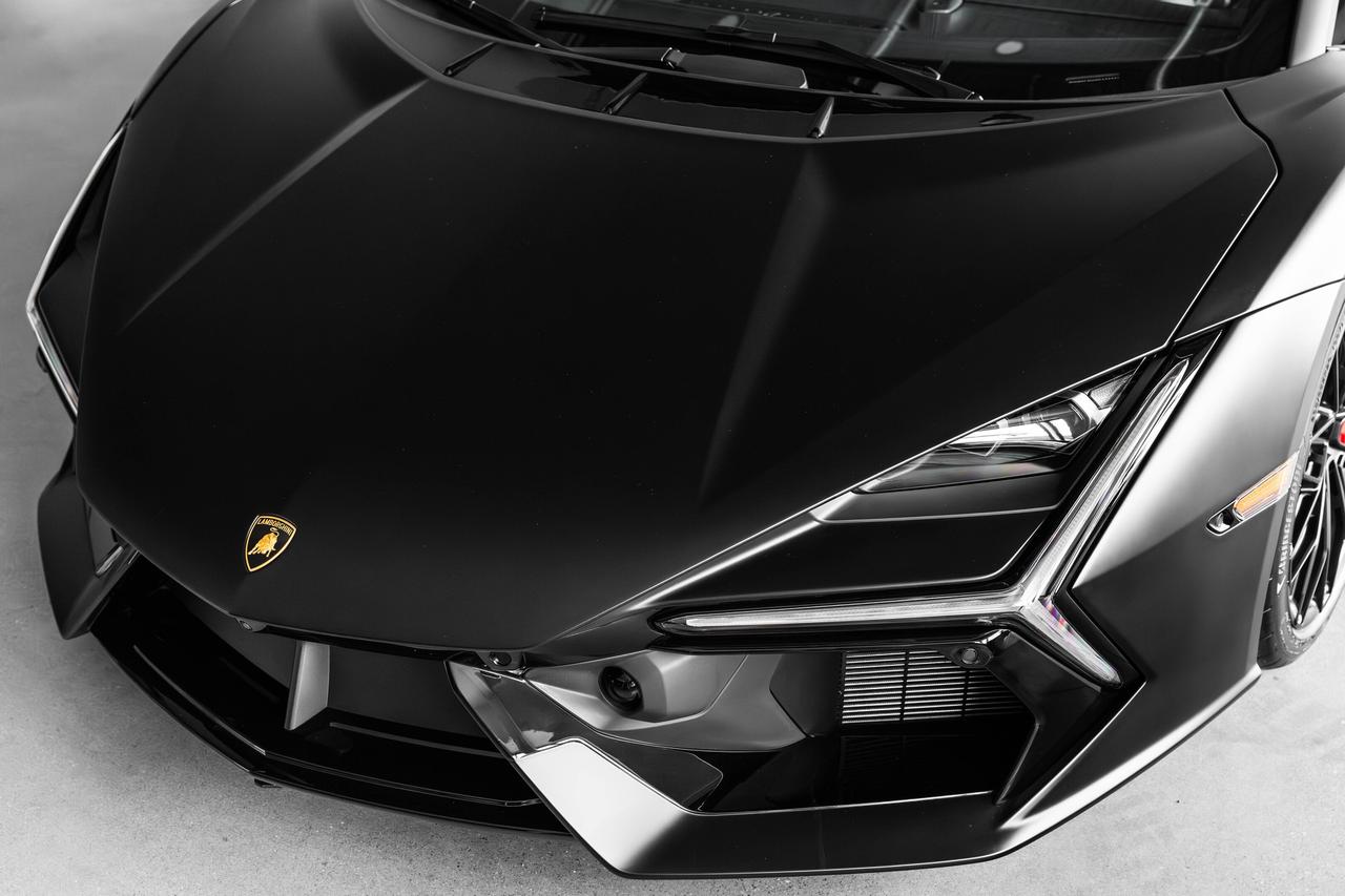 2024 Lamborghini Revuelto  Photo