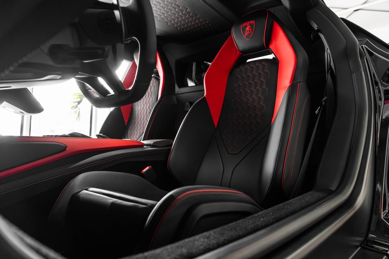 2024 Lamborghini Revuelto  Photo