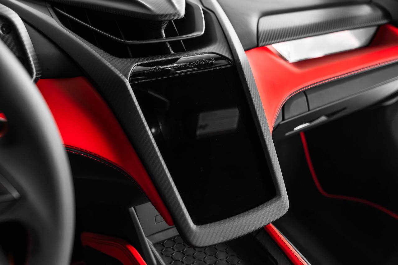 2024 Lamborghini Revuelto  Photo