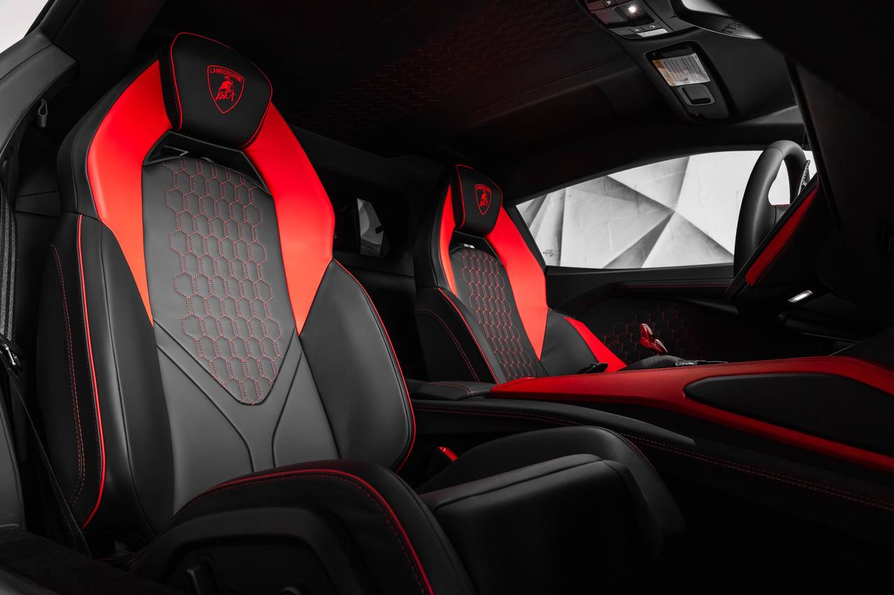 2024 Lamborghini Revuelto  Photo