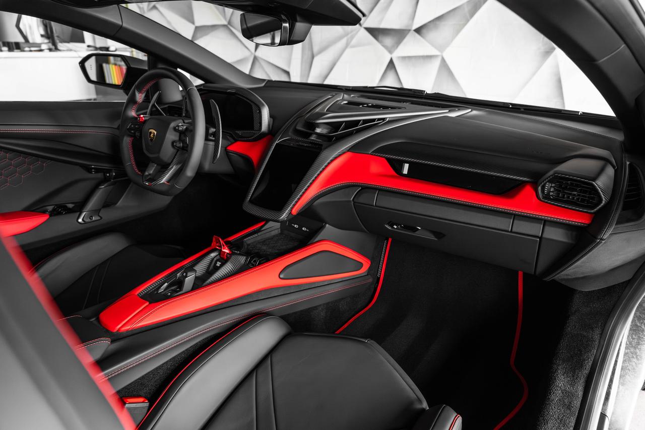 2024 Lamborghini Revuelto  Photo