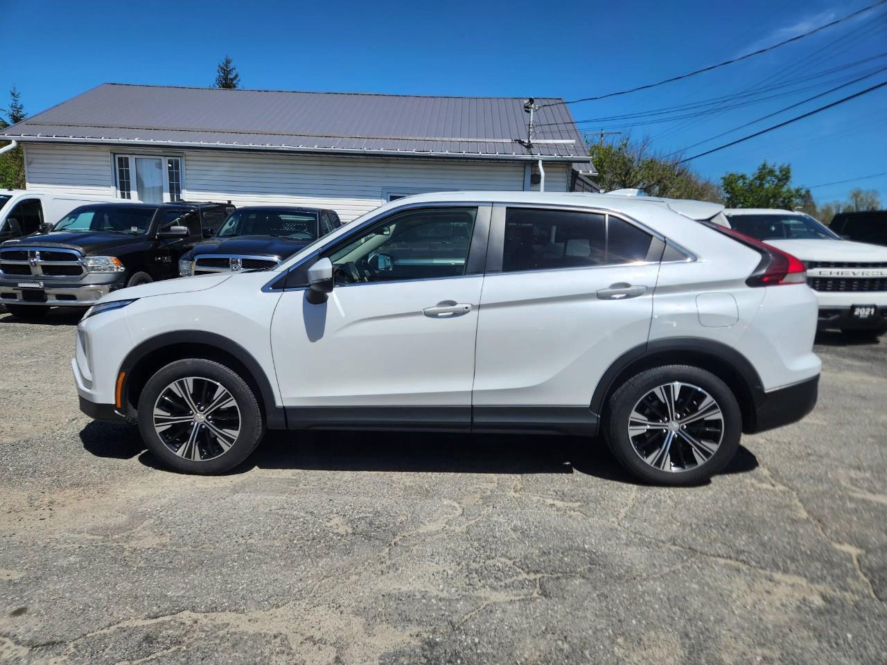 2022 Mitsubishi Eclipse Cross ES 4dr S-AWC Photo3