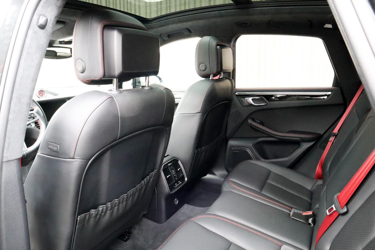 2017 Porsche Macan  Photo