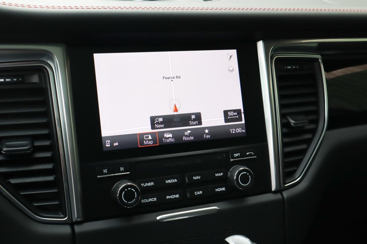 2017 Porsche Macan  Photo