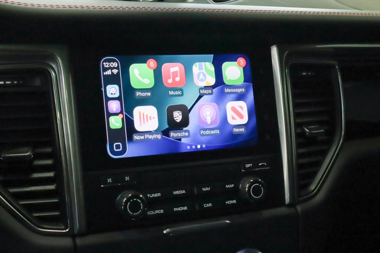 2017 Porsche Macan  Photo